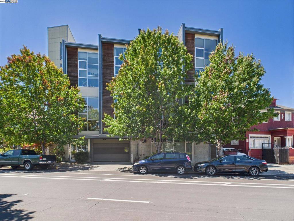 Oakland, CA 94609,485 W Macarthur Blvd #201