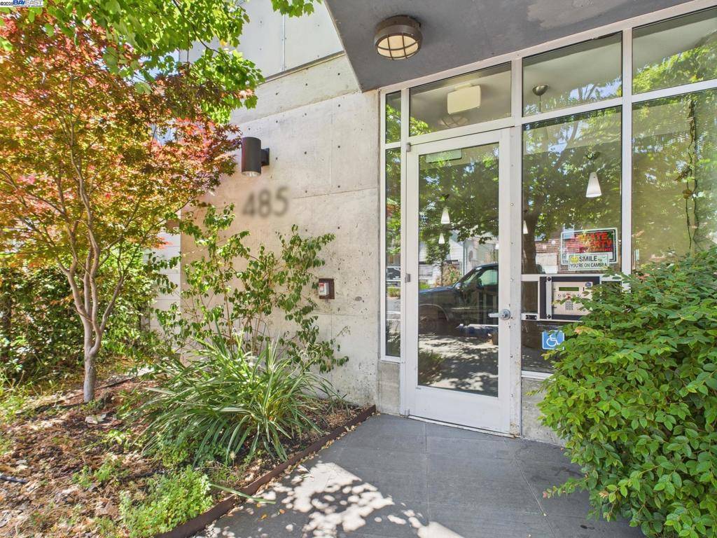 Oakland, CA 94609,485 W Macarthur Blvd #201
