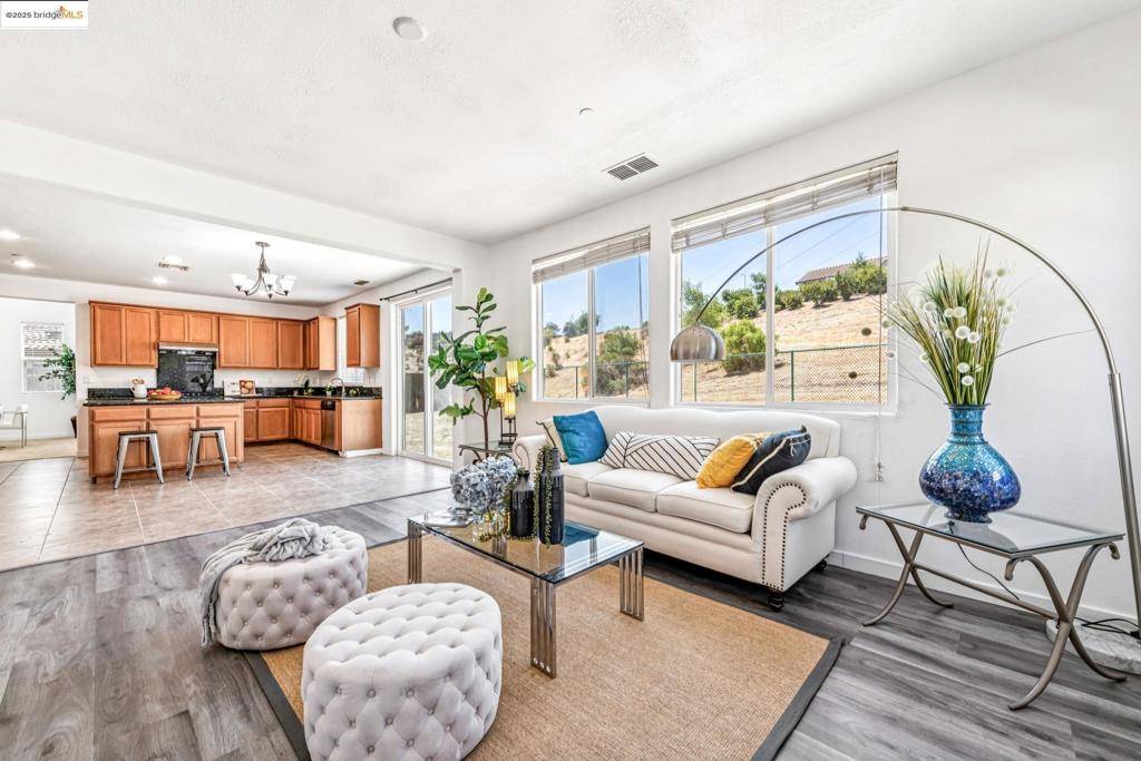 Antioch, CA 94531,4576 Benton St