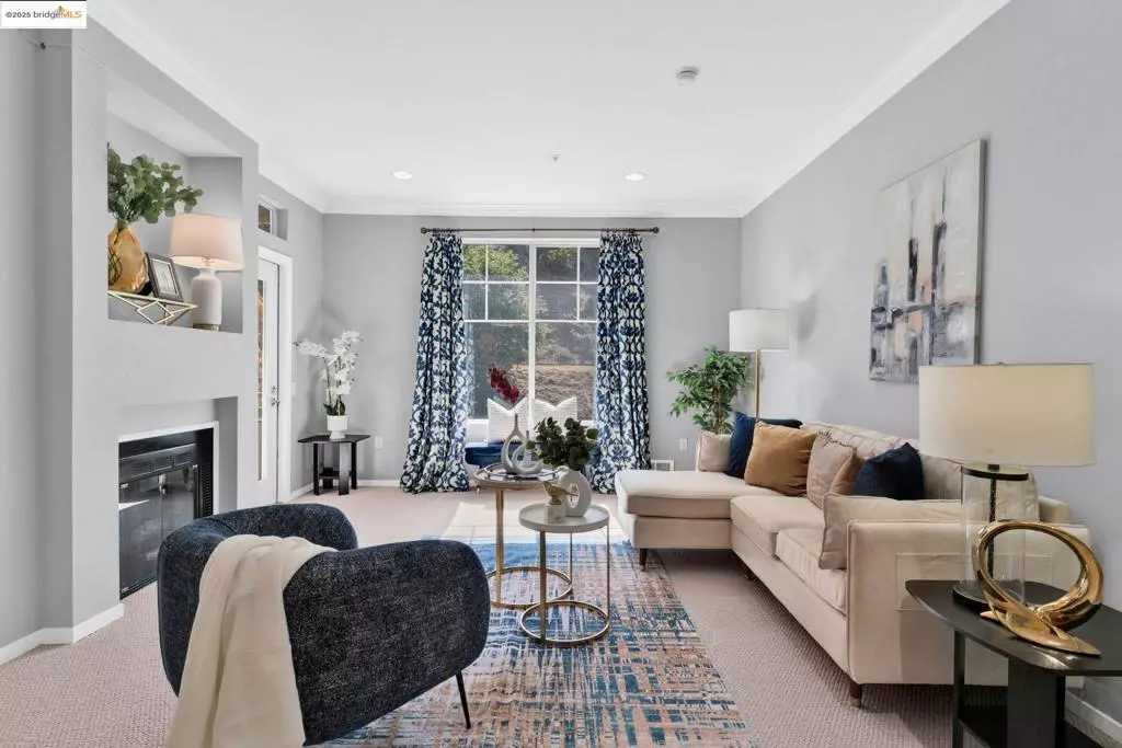 Oakland, CA 94618,300 Caldecott #216