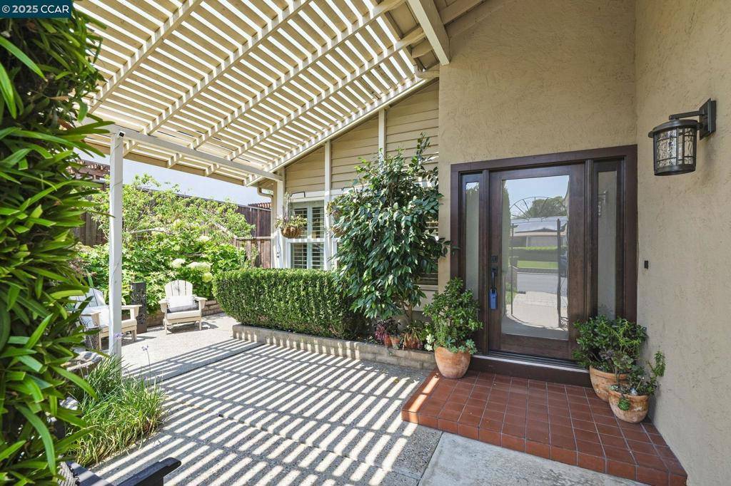 Martinez, CA 94553-5426,2218 Hidden Lakes Ct
