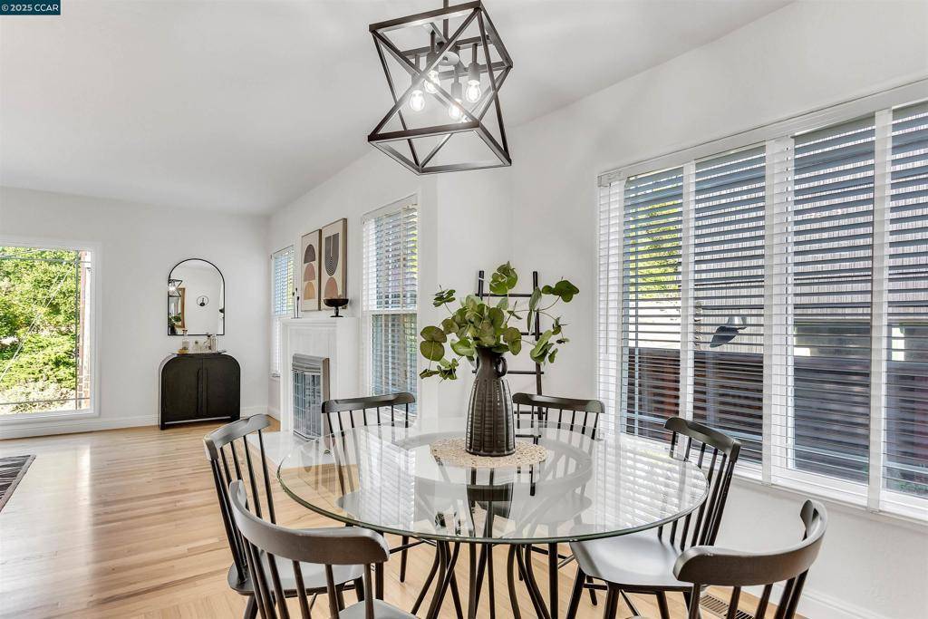 Oakland, CA 94618,4615 Harbord Dr