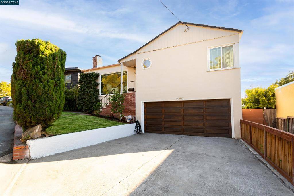 Oakland, CA 94618,4615 Harbord Dr