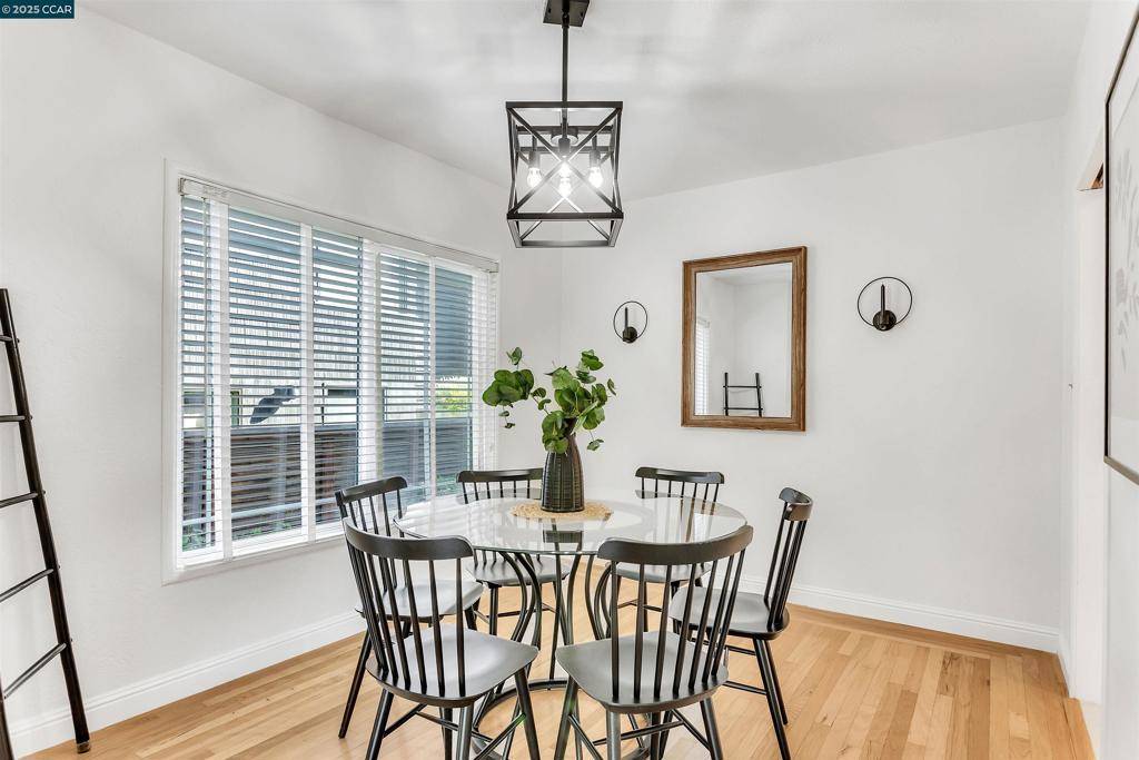 Oakland, CA 94618,4615 Harbord Dr