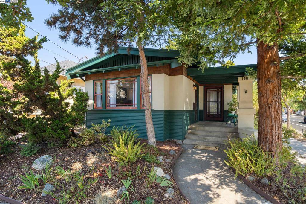 1300 Regent St, Alameda, CA 94501