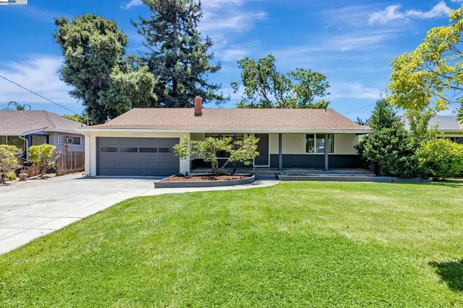 37923 Glenmoor Dr, Fremont, CA 94536