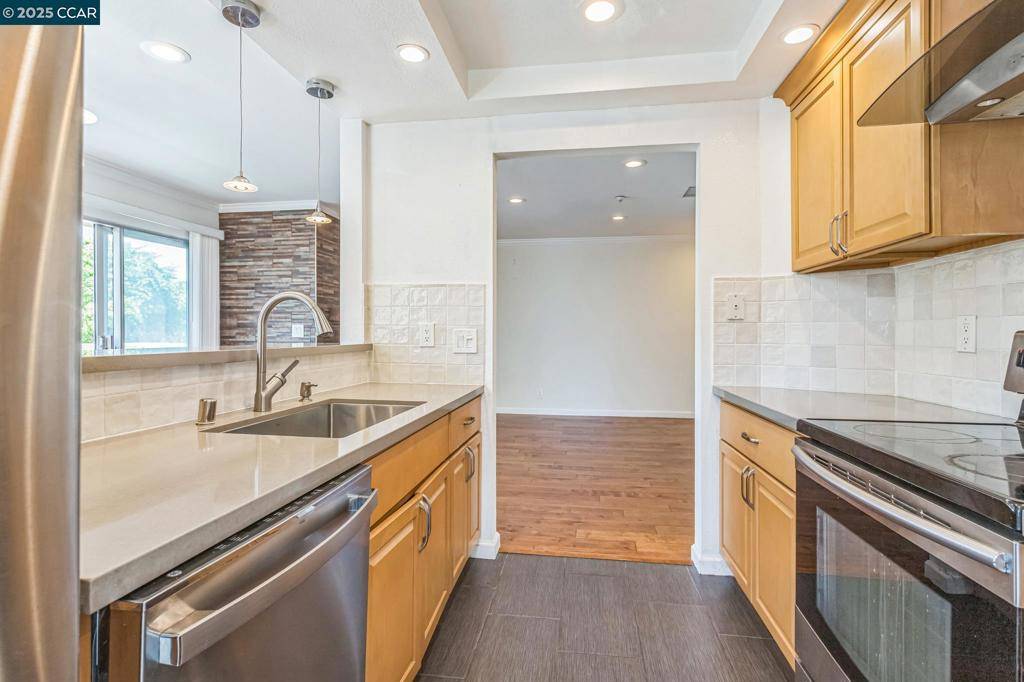 2607 Oak Rd #F, Walnut Creek, CA 94597