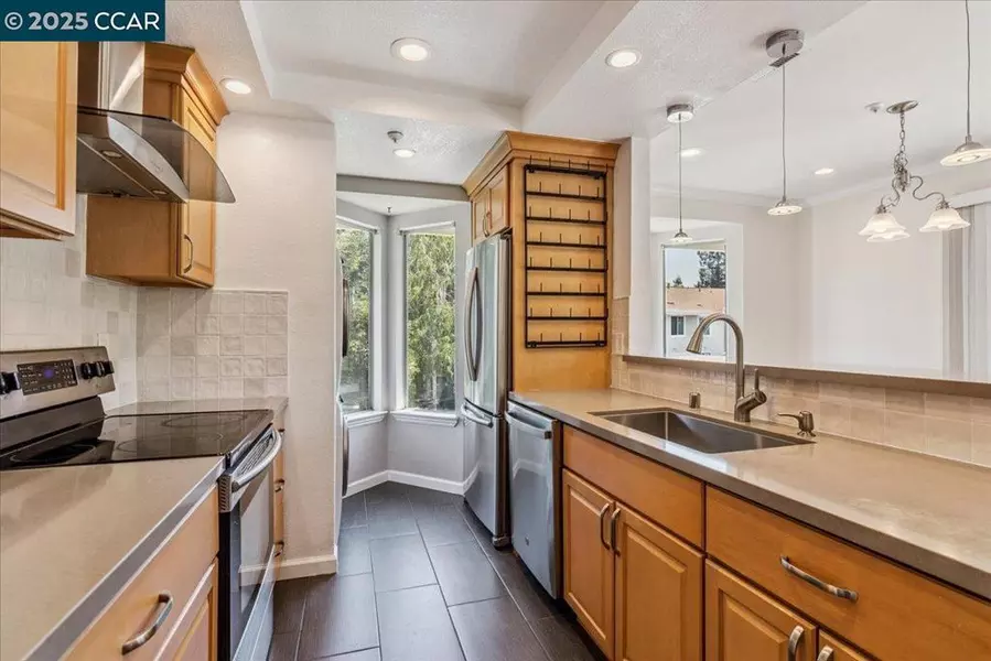 2607 Oak Rd #F, Walnut Creek, CA 94597