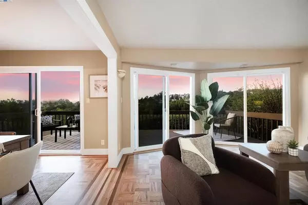 Hayward, CA 94542,3218 Oakes Dr