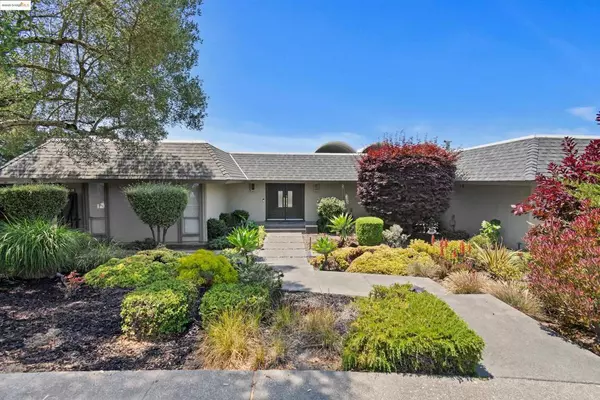 15 Bell Waver Way,  Oakland,  CA 94619