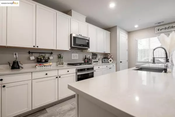 Rohnert Park, CA 94928,5132 Kevin PL