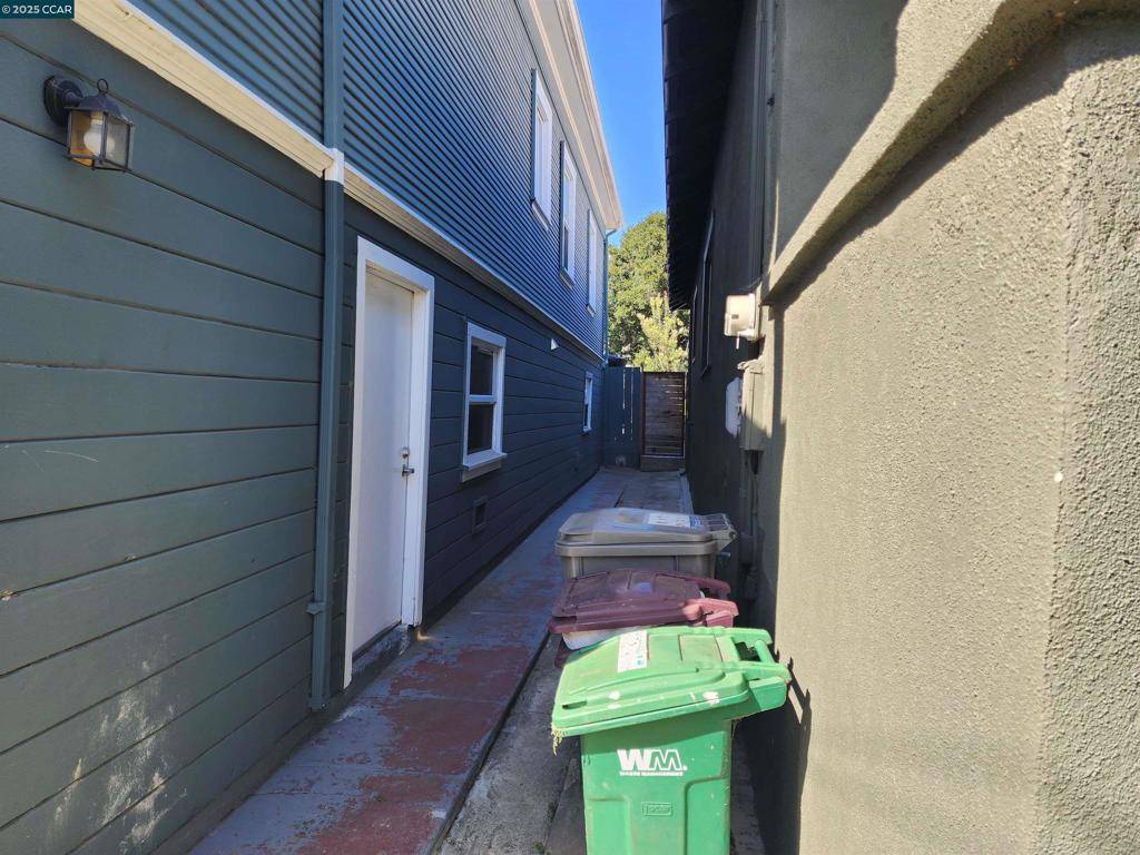 Oakland, CA 94606,1920 E 24th St