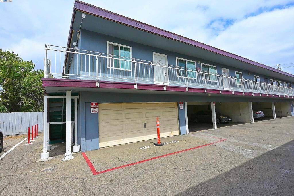 Hayward, CA 94544,27827 Leidig Ct