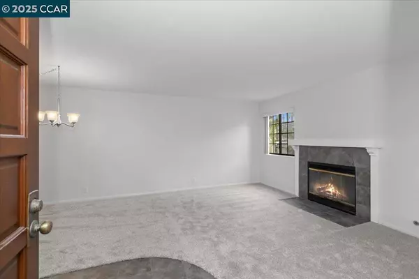 San Diego, CA 92122,4145 Porte De Merano #128