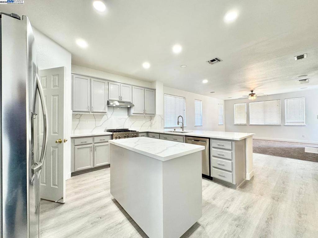 Patterson, CA 95363,9516 Sarazen Ct
