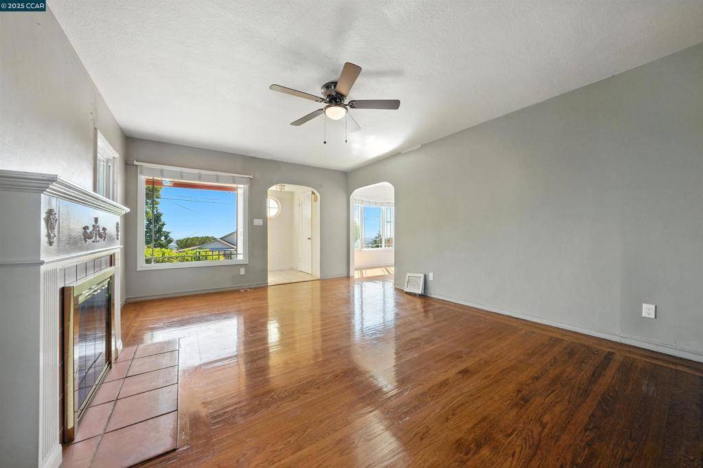 Oakland, CA 94605,7420 Sunkist Dr