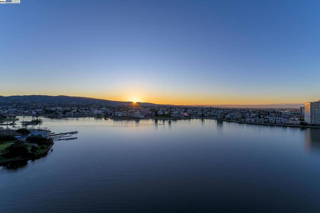 Oakland, CA 94612,1 Lakeside Dr #1806