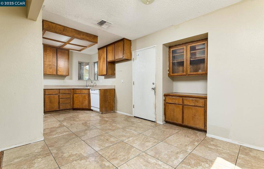 Sacramento, CA 95823,14 La Jacque Ct