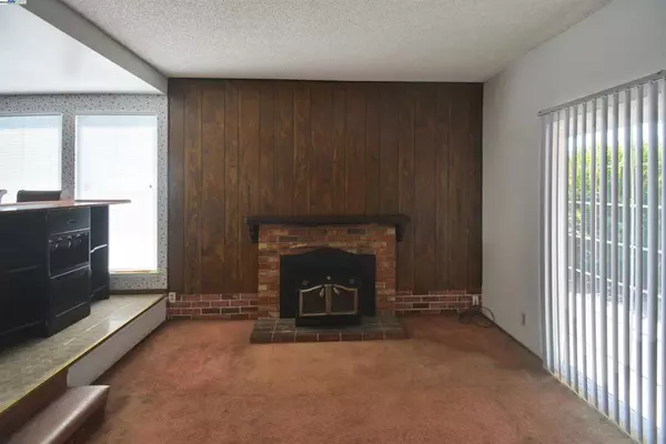 Martinez, CA 94553,2120 Shasta