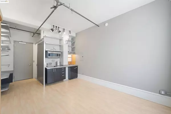 San Francisco, CA 94102,83 McAllister St #402