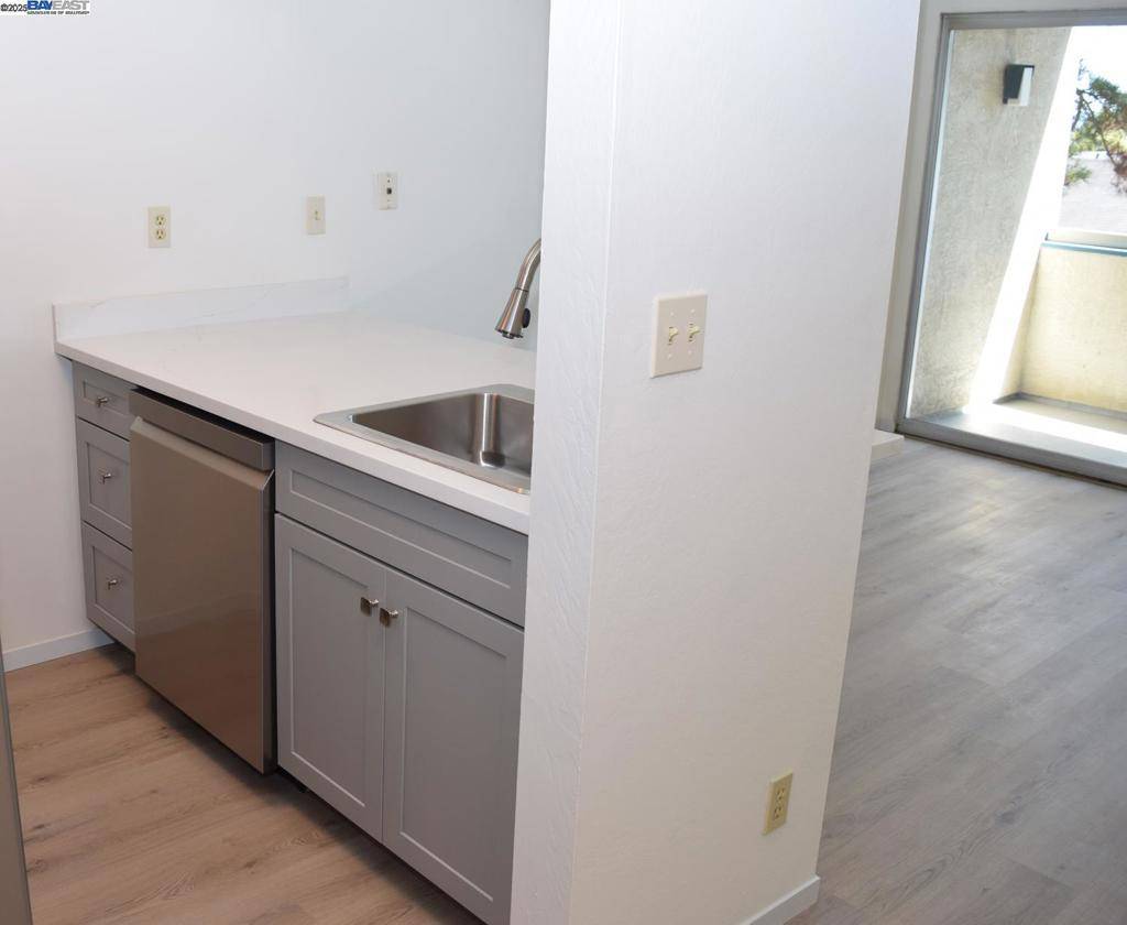 Alameda, CA 94501,955 Shorepoint Ct #110