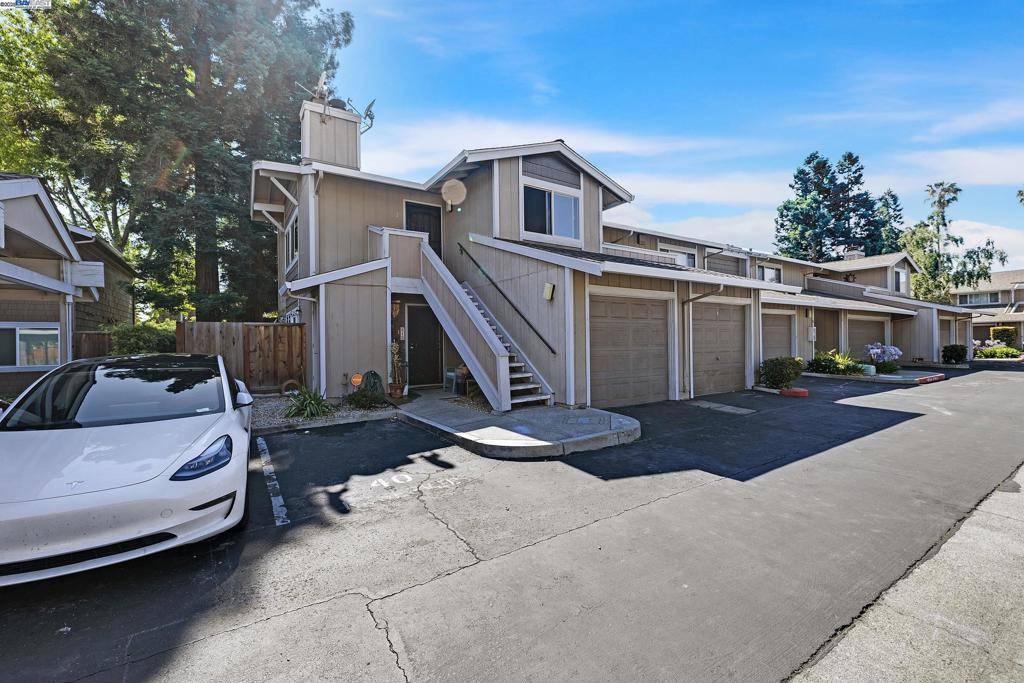 Hayward, CA 94544,28325 Winn Ct #2