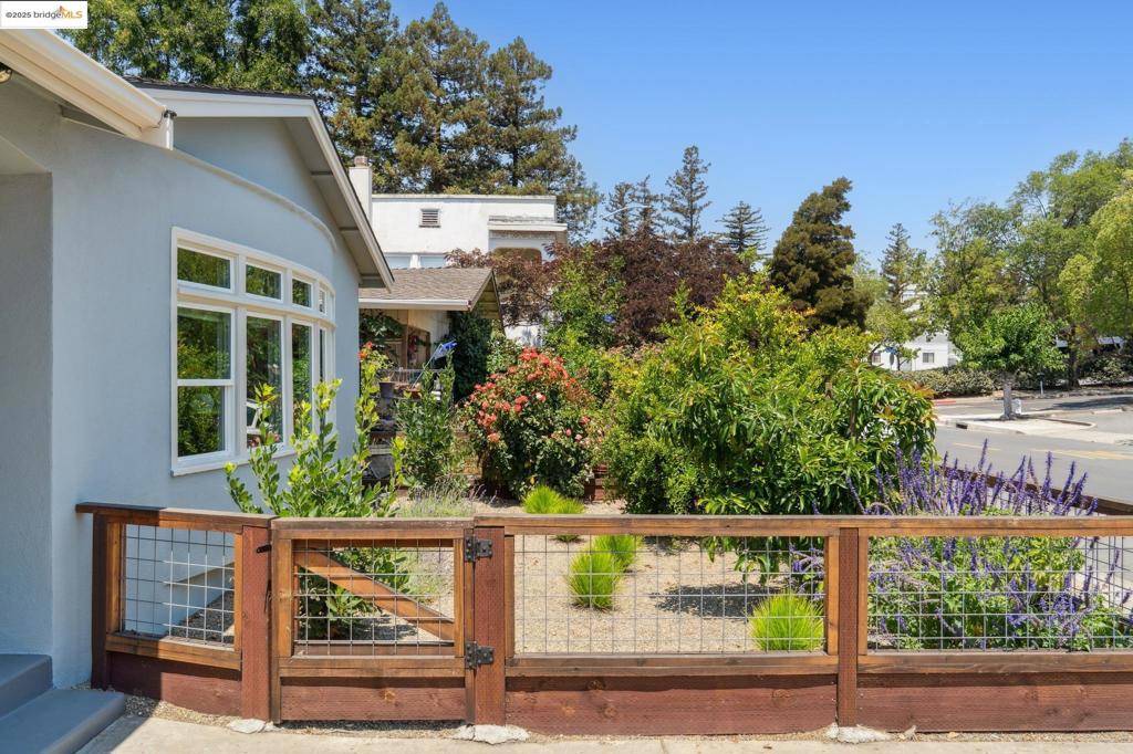 Martinez, CA 94553,1120 Pine St