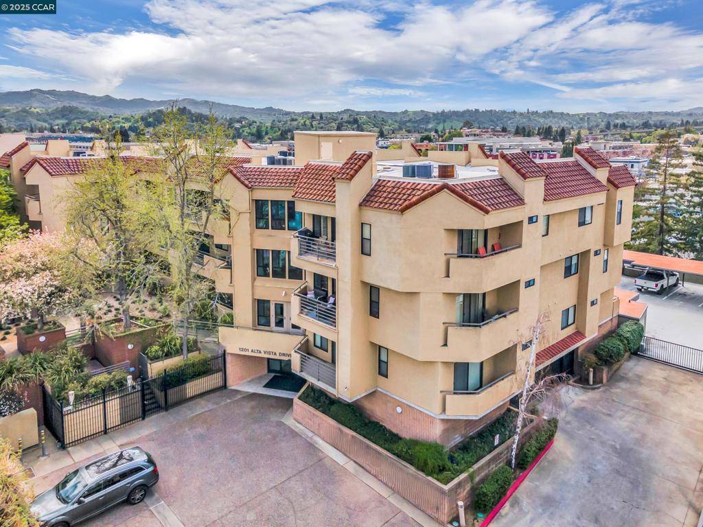 1201 Alta Vista Dr #208, Walnut Creek, CA 94596
