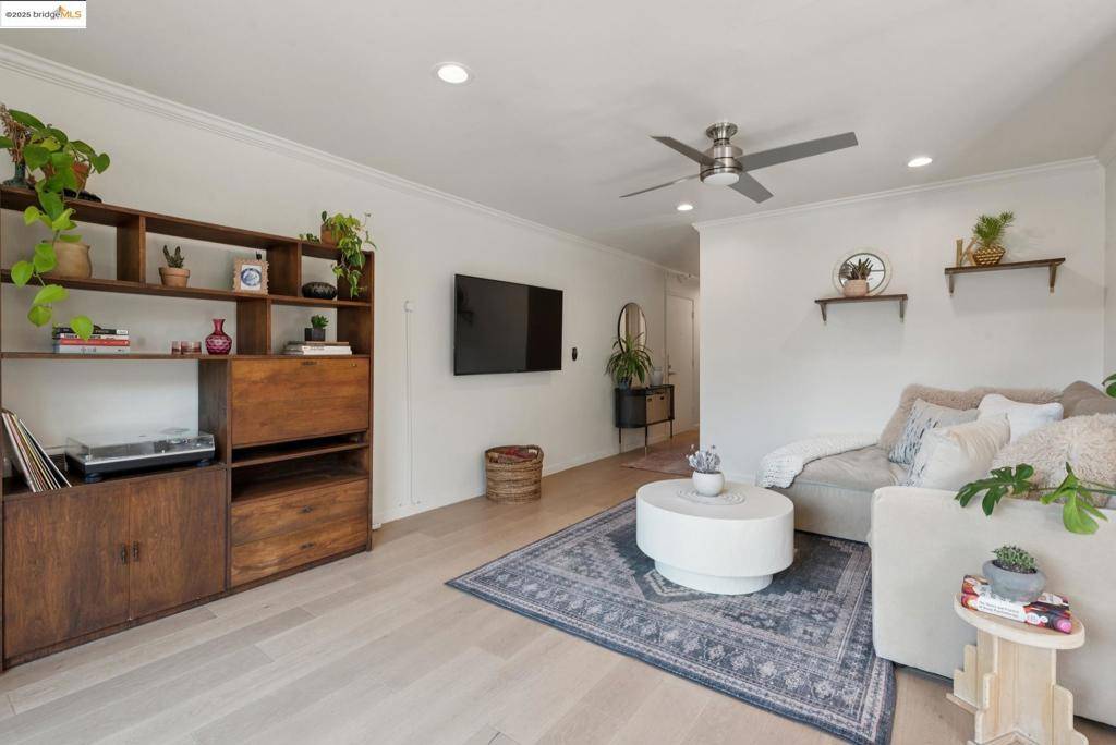 Oakland, CA 94610,407 Orange St. #410