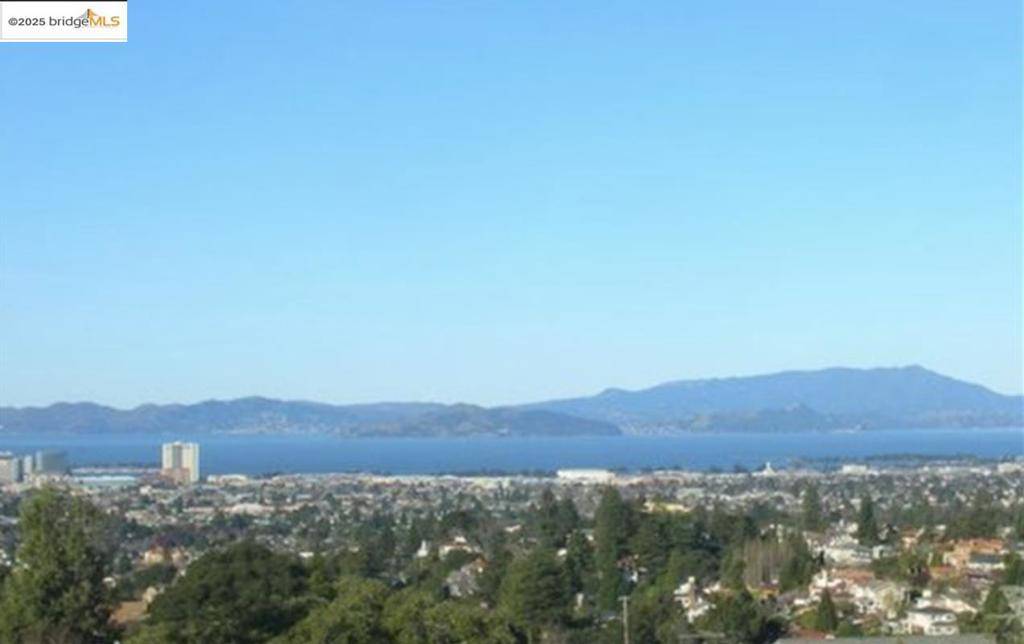 135 Alta Rd, Oakland, CA 94618