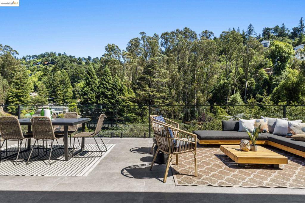 Oakland, CA 94611,7270 Woodrow Dr