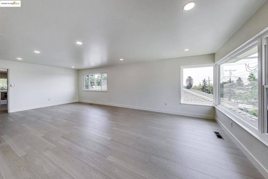 Oakland, CA 94602,4034 Rhoda Ave