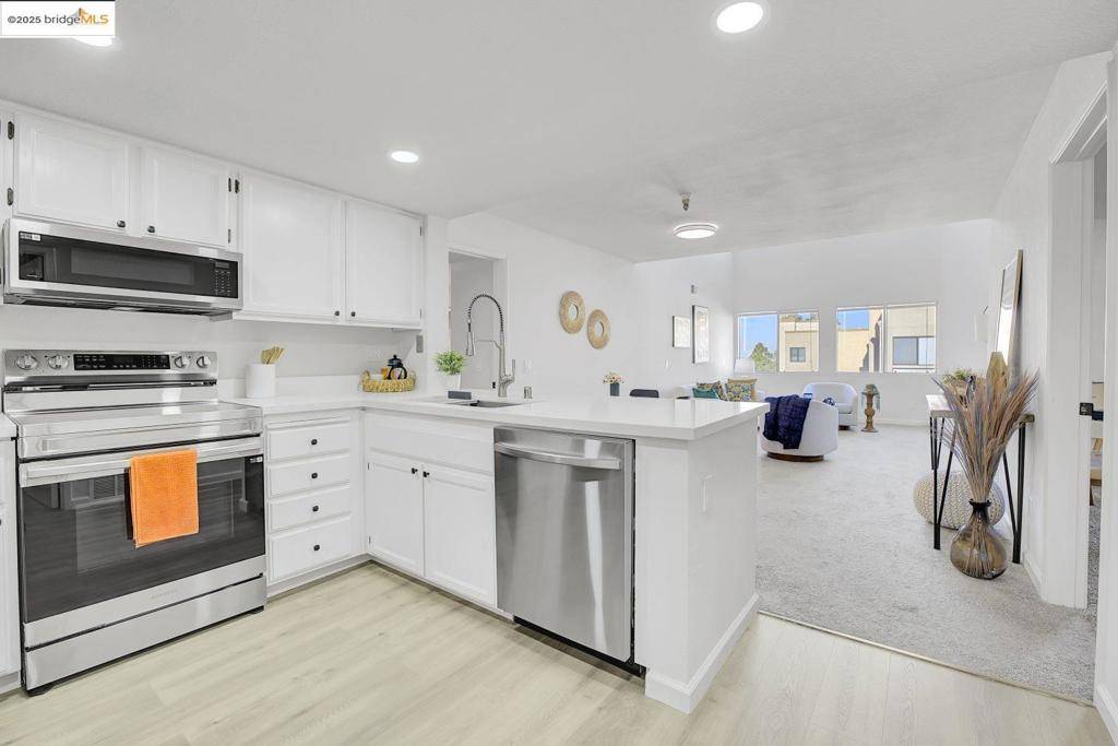 Albany, CA 94706,545 Pierce St #2410