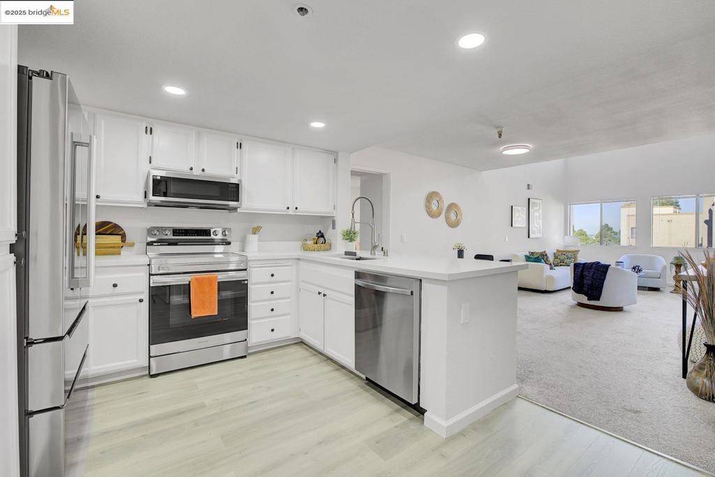 545 Pierce St #2410, Albany, CA 94706