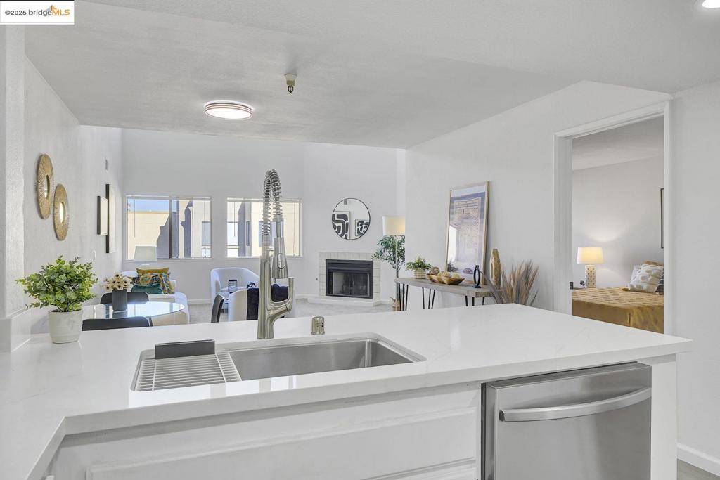 Albany, CA 94706,545 Pierce St #2410