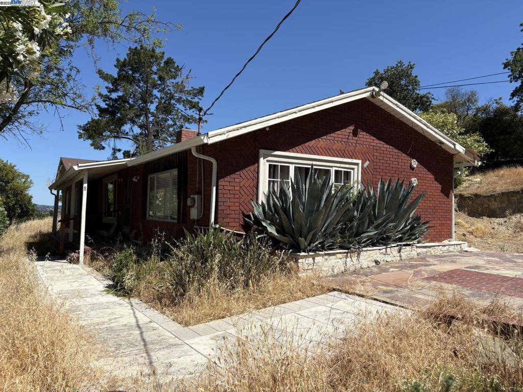 Walnut Creek, CA 94596,82 El Camino Corto