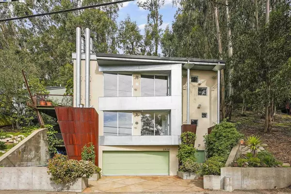1828 Arrowhead Dr, Oakland, CA 94611