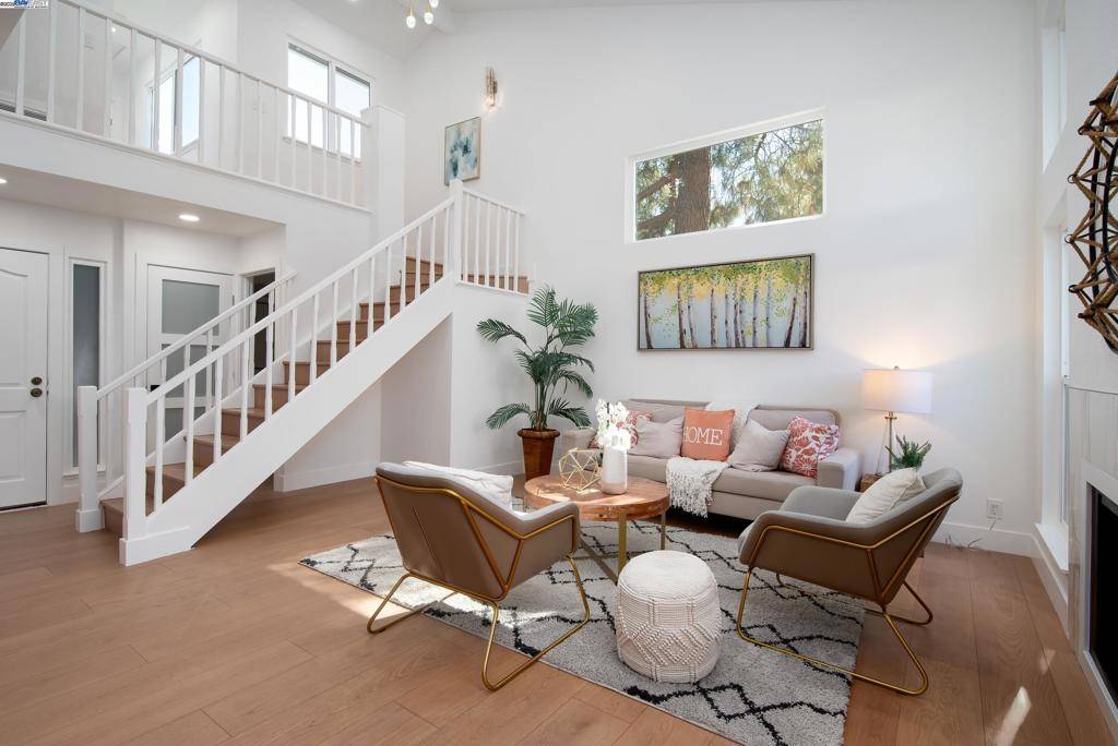 Walnut Creek, CA 94597,498 Via Royal