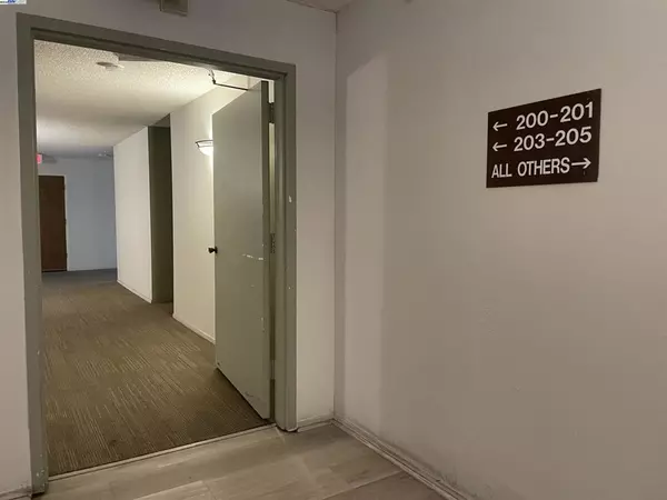 Alameda, CA 94501,965 Shorepoint Ct #200