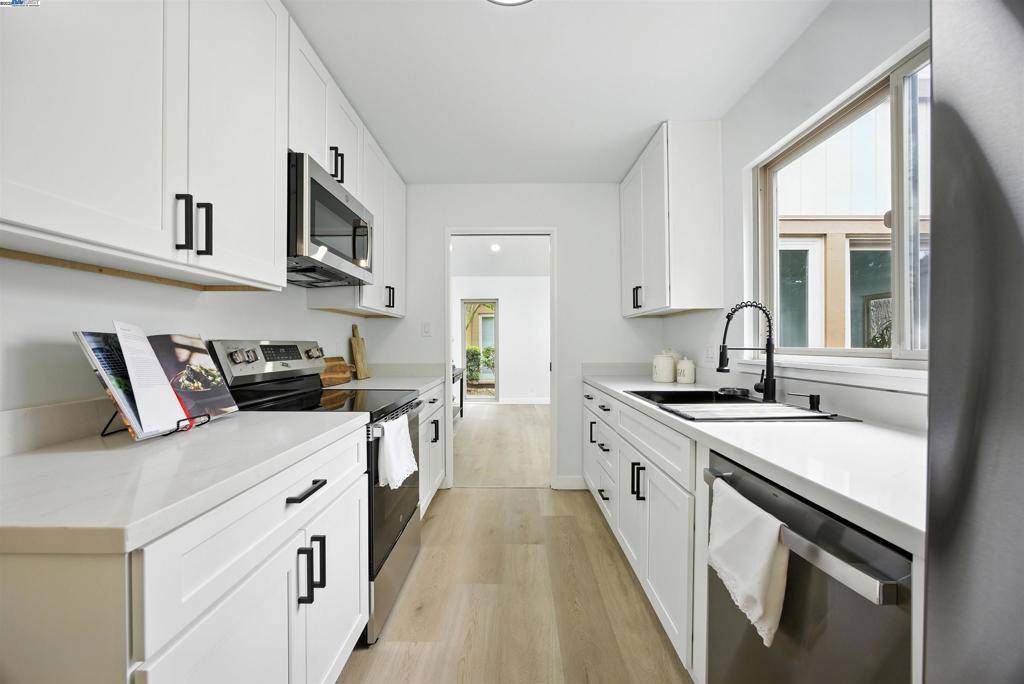 Alameda, CA 94502,3200 Fiji Ln