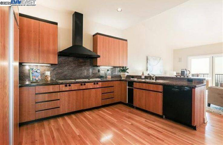 Oakland, CA 94618,1838 Grand View Dr