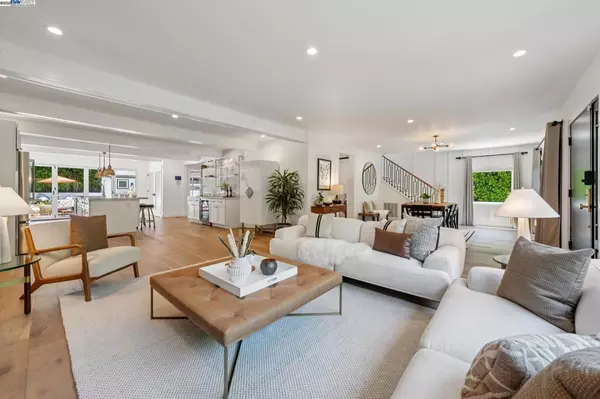 Oakland, CA 94618,5850 AMY DRIVE