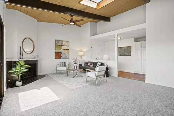 Castro Valley, CA 94546,19100 Crest Ave #100