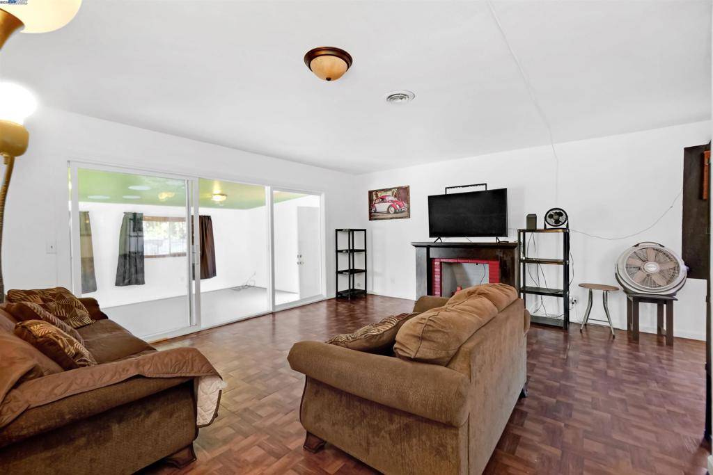 Hayward, CA 94544,26361 Huntwood Aave