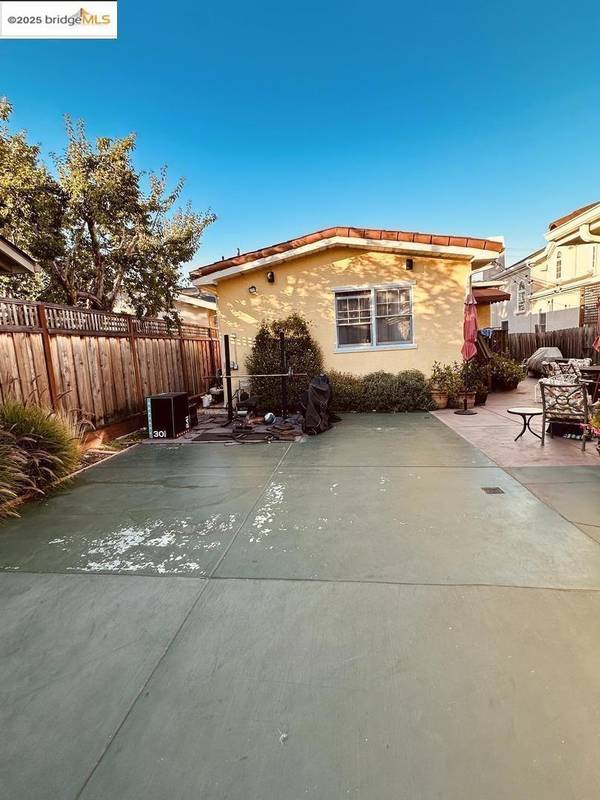 Burlingame, CA 94010,765 Farringdon LN