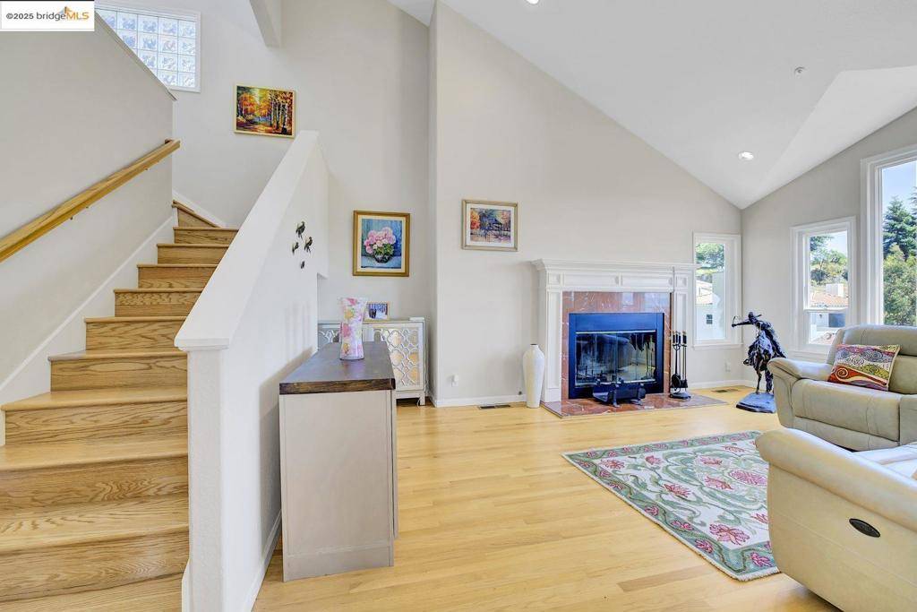 Oakland, CA 94611,7075 Elverton Dr