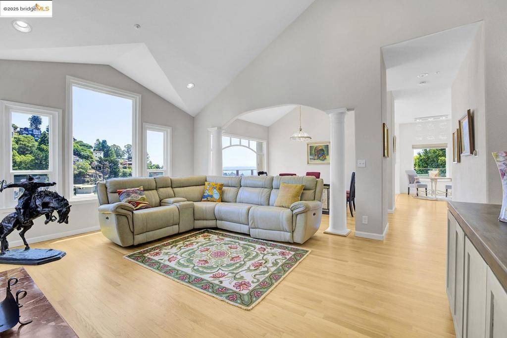 Oakland, CA 94611,7075 Elverton Dr