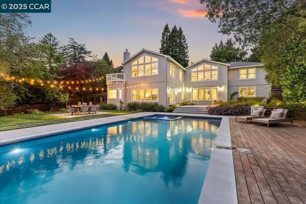 121 Meadow View Rd, Orinda, CA 94563-3249