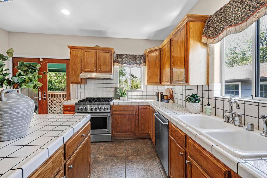 San Leandro, CA 94577,2350 W Avenue 135Th