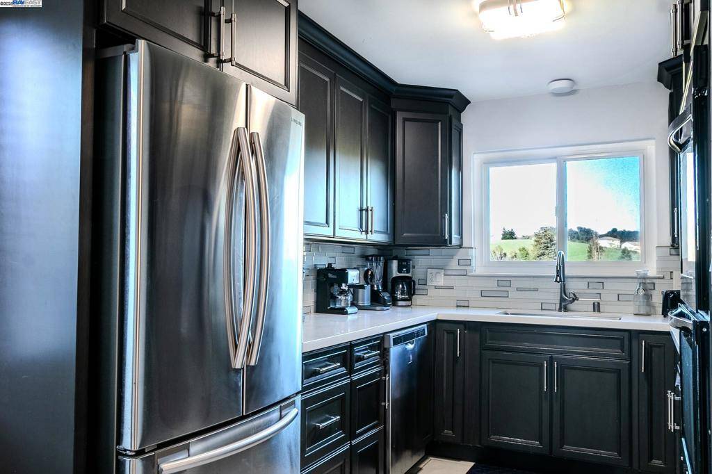 El Sobrante, CA 94803,4623 Appian Way